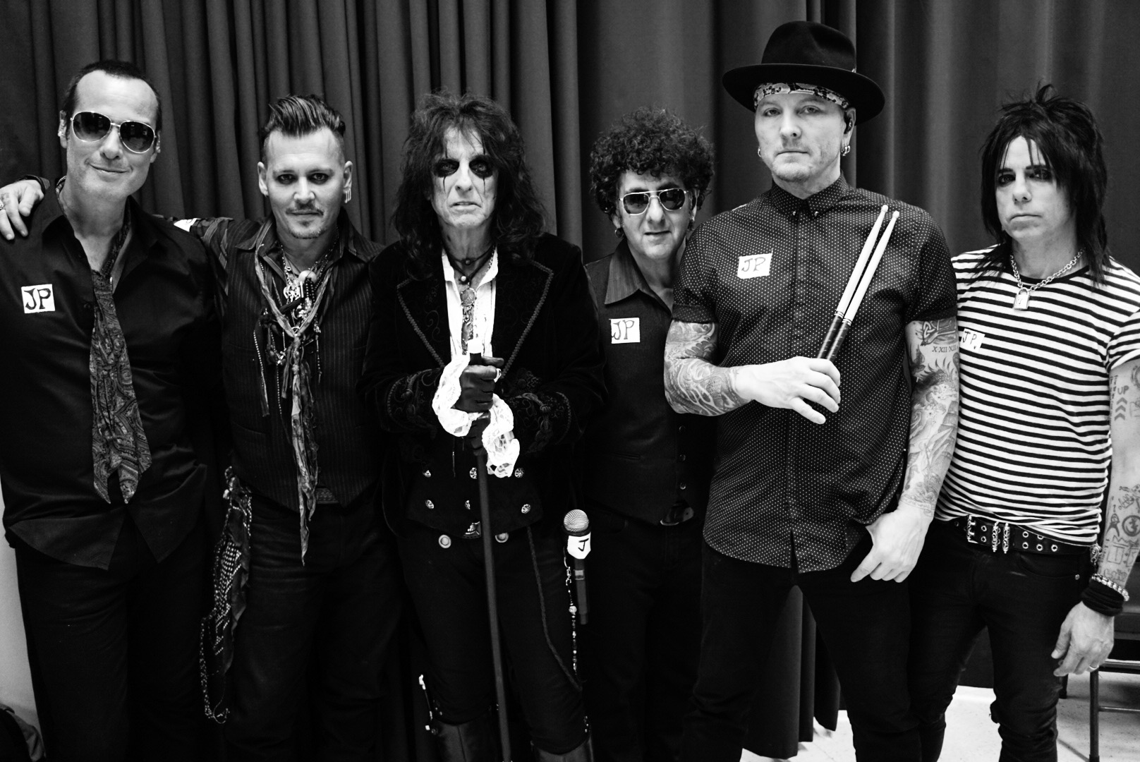 ¿Te imaginas una banda con Johnny Depp, Alice Cooper y Joe Perry? ¡Mejor escúchala!